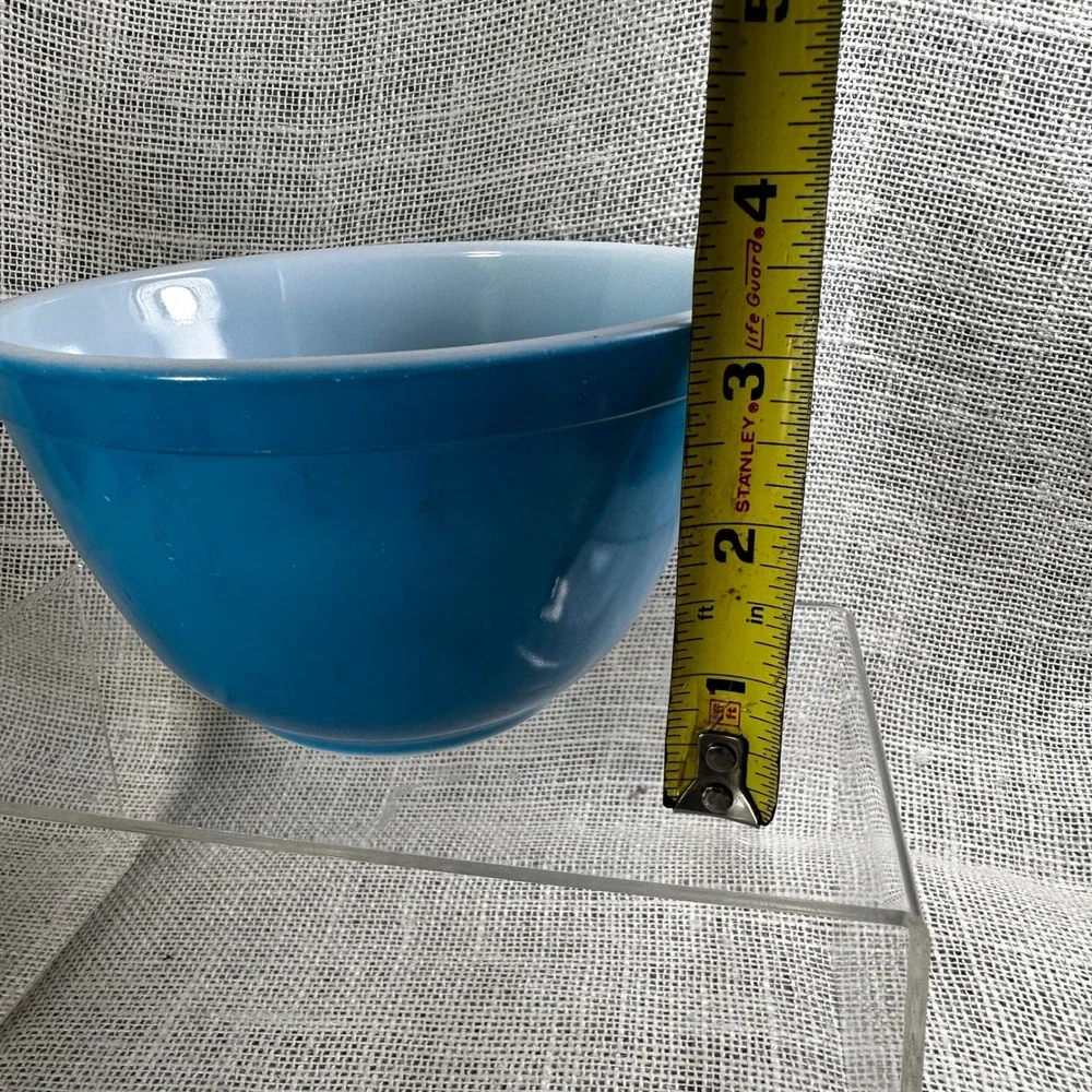 Vintage Pyrex 401 Turquoise Blue Mixing Bowl 1.5 Pint Milk Glass Ovenware USA